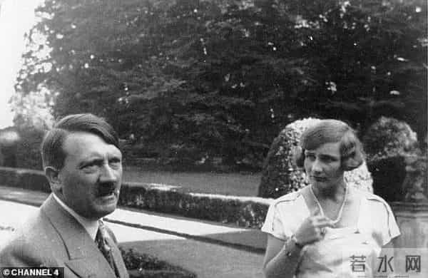 英国“贵族”超模突然离世!雌雄同体的美惊艳世人,曾是老佛爷挚爱…