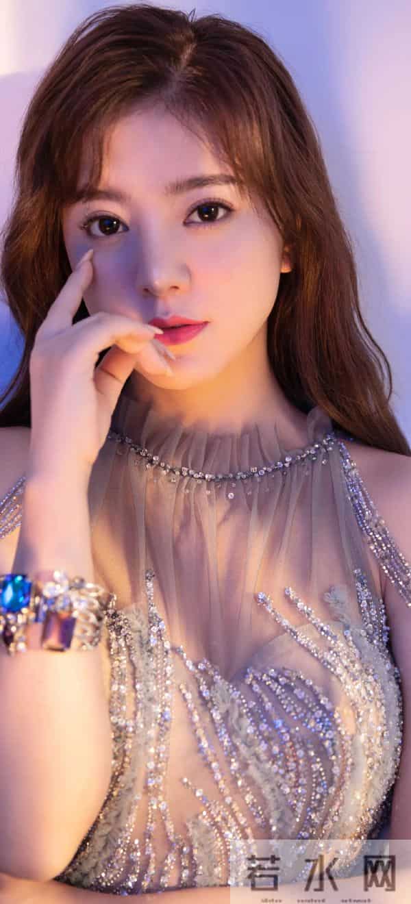 “隐形富婆”阿兰：戴上亿九眼天珠，21岁打败王菲，坐拥亿万身价