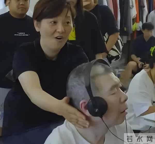 被丑男“糟蹋”的6位女明星，每个如花似玉，却鲜花插在牛粪上