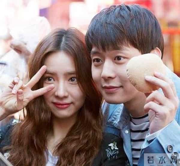 出道获顶级资源仍不火，被称为票房毒药，后因为贫困家庭捐款圈粉