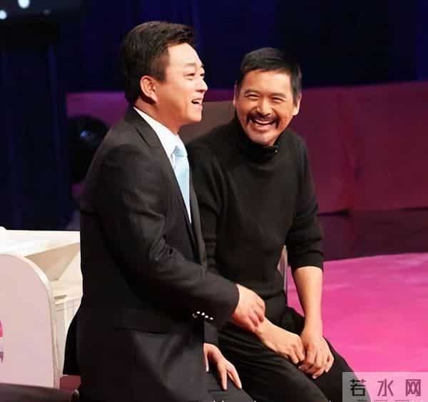 钦佩,周润发一生中四次下跪,每一次都跪得有理有据