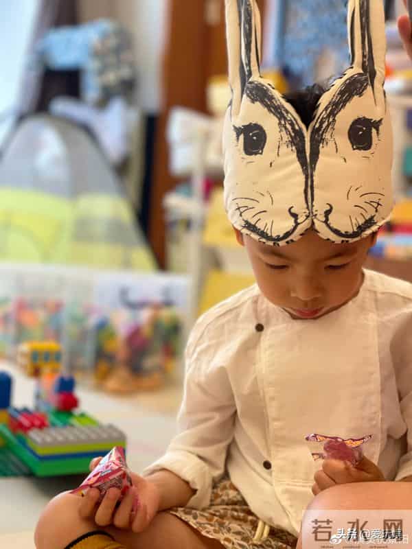 原来他们是两口子，老婆1米82，演技最好的模特，老公也是演员