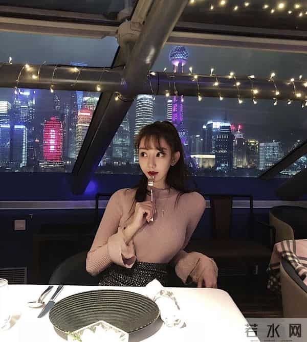 陈冠希前女友谢芷蕙与富二代分手重返娱乐圈,容貌大变网红脸抢镜