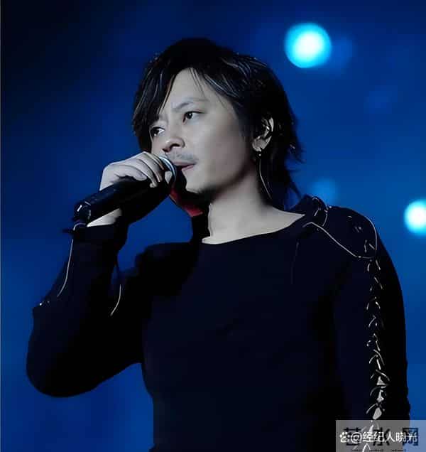 王杰：从孤寂童年到乐坛传奇 浪子情怀的音乐诗人