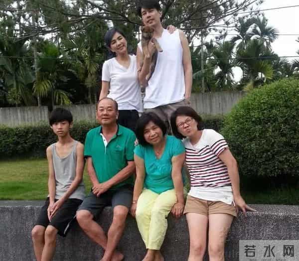 被骂“同性恋”、变性人，失恋自残后嫁给高富帅，她经历了什么？