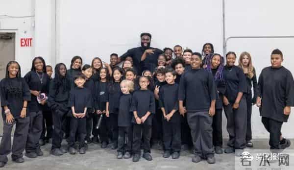 金卡戴珊离婚又分手后变化超大！素颜出镜惊呆网友，参演爆火美剧