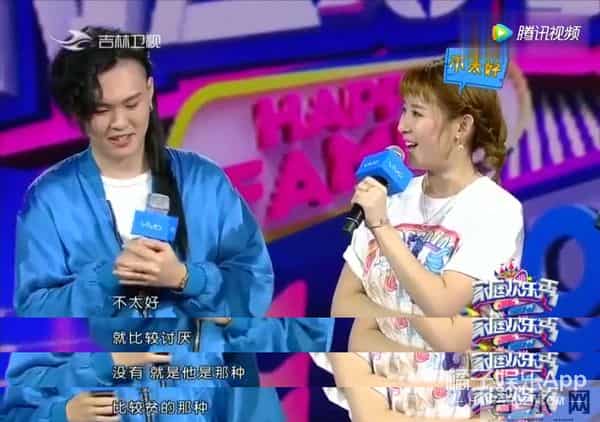 还记得《中国好声音》的张玮吗?他在这部剧里跑龙套?