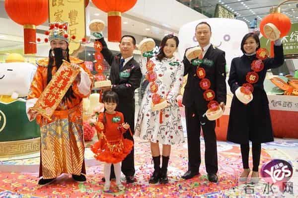 李蕴怀孕后首露面 宝宝性别卖关子