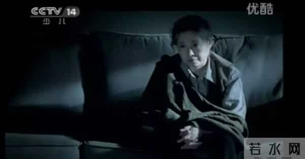 柳岩”穿泳装上街“：借”胸“上位，这个梗还要被人调戏多久？