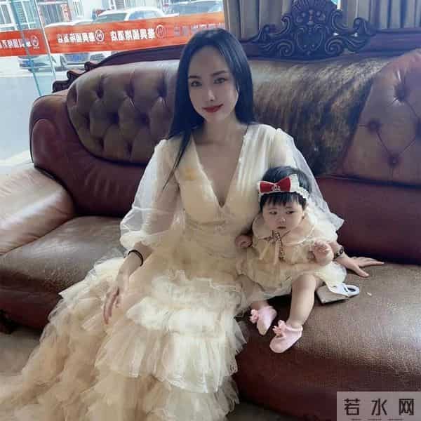 干露露罕见露面!为1岁女儿办生日宴颜值抢镜,外公表情反差大