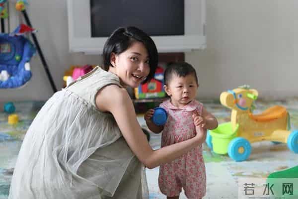 殷桃的坎坷情史：深陷包养门的同时，还被搅进两男三女的爱恨纠葛