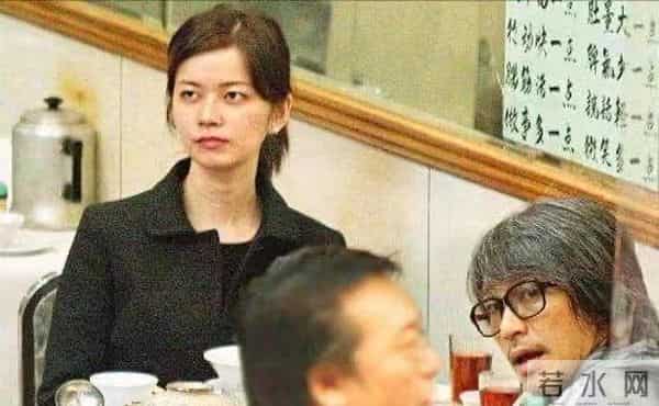 周星驰否认新恋情,称二人不熟,你还记得周星驰爱过的4个女人吗