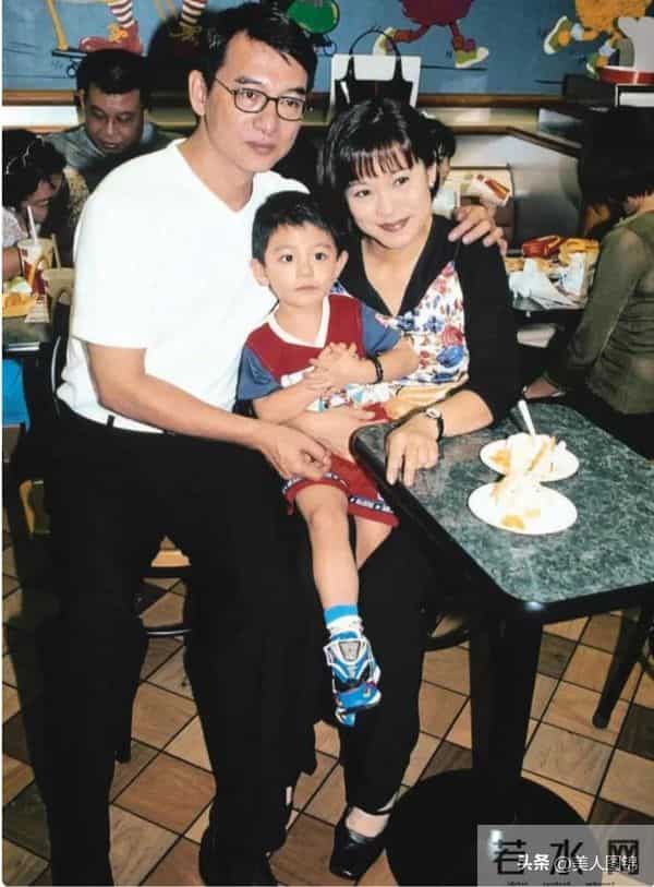 郭靖师傅~斑斑,主持过央视春晚,前夫惠天赐,姐姐森森