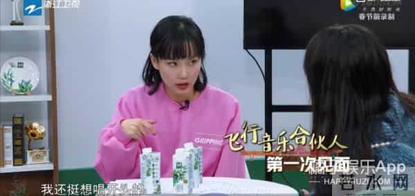 萨顶顶被说矫揉造作，张杰被批评没文化没审美，这位评委够格吗？