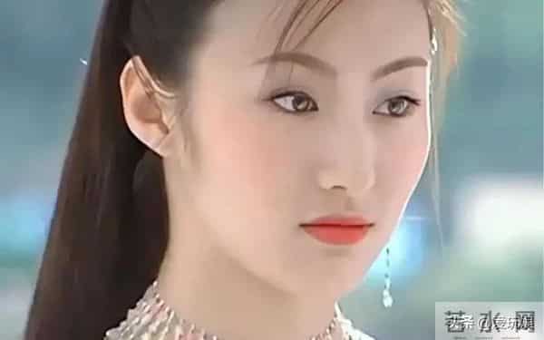 离婚13年,不后悔离开聂远,如今42岁不婚不育,自由背后也有眼泪