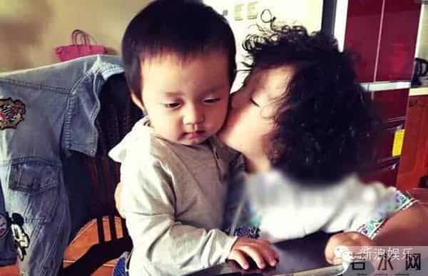 天天哄妹妹好苏,千玺搂弟弟暖炸...小小年纪的他们都成了别人家的哥哥