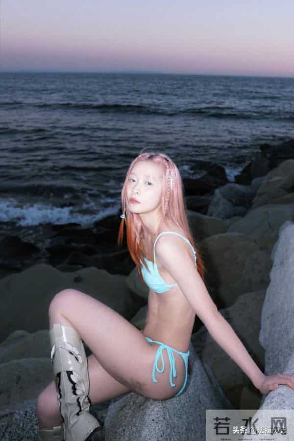 “露奶装”，“开裆裤”，大街上的牛鬼蛇神，演绎现实的罗刹海市