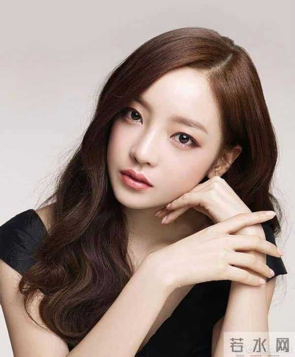 韩国女星具荷拉生前亲笔信曝光，渴望母爱