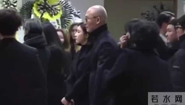 出道获顶级资源仍不火，被称为票房毒药，后因为贫困家庭捐款圈粉