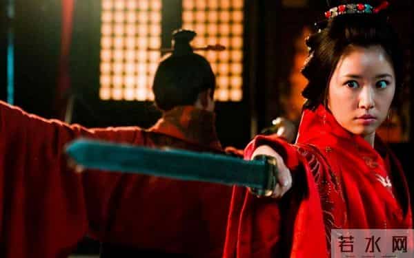 重温《新三国》时发现熟悉的身影,柔弱不能自理的“朱曼娘”