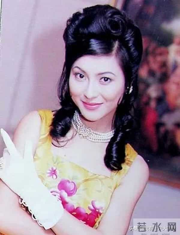 《我和春天有个约会》完美融合精明与单纯的金露露，因美好而幸福