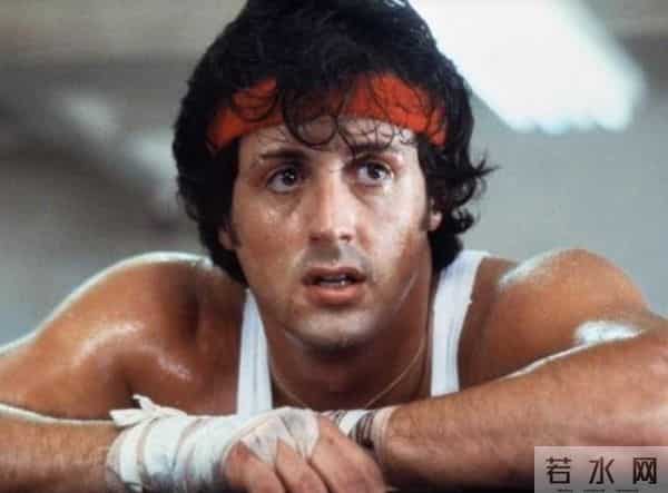 76岁史泰龙3度离婚!被指隐瞒财产,手臂上妻子头像纹身已换成狗