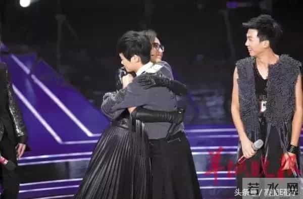 失去了顶极流量的加持,现在的周笔畅却比以前更开心了