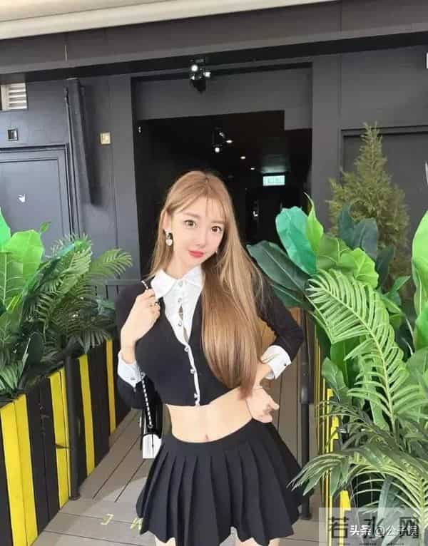 她自曝被陈冠希夺走初夜！一张艳照，彻底撕下了谢芷蕙的遮羞布