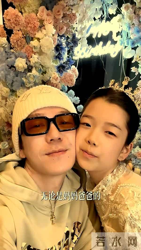 王栎鑫吴雅婷同框为女儿庆生,10岁王唯伊像爸爸,一家四口好幸福