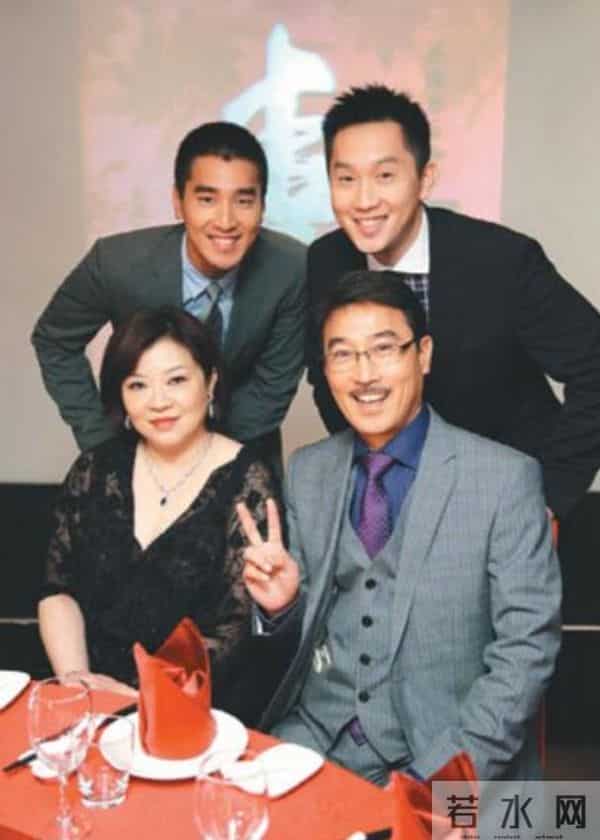 5任女友全是绝色美人，又娶大5岁国民女神，赵又廷到底有何魅力？