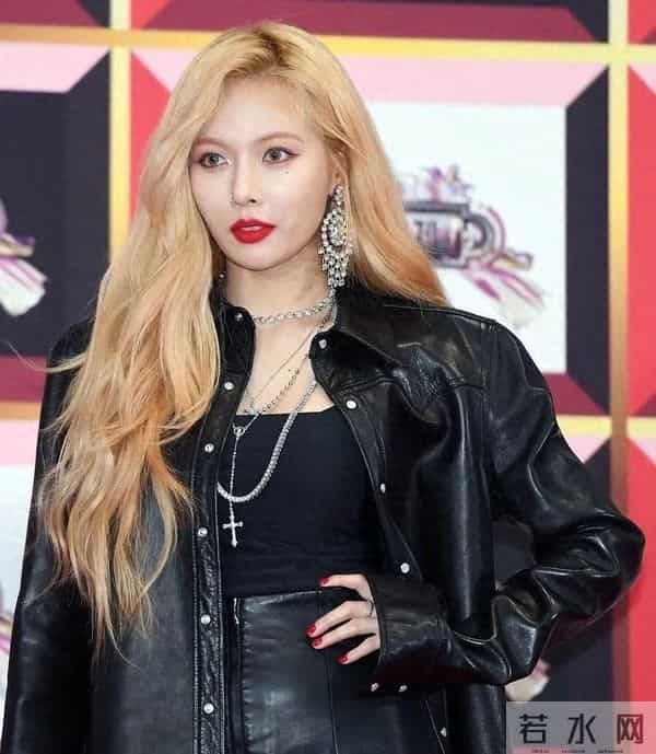 公费恋爱,泫雅也太敢了