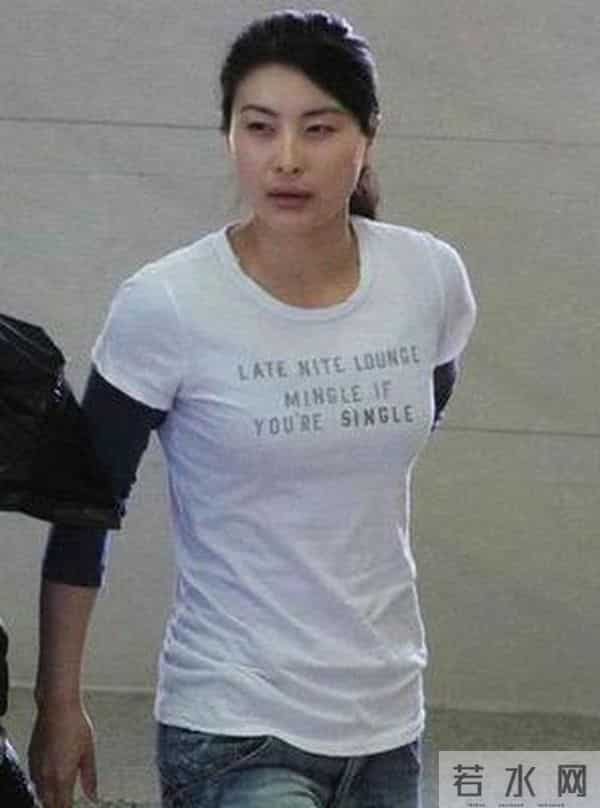 明星出丑尴尬一幕 你还敢这么穿么?