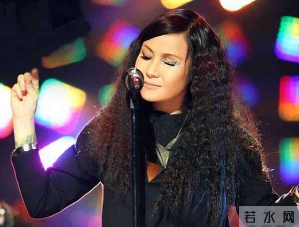 摇滚天后罗琦：16岁飙机车，18岁被刺瞎左眼，和丈夫认识3天闪婚