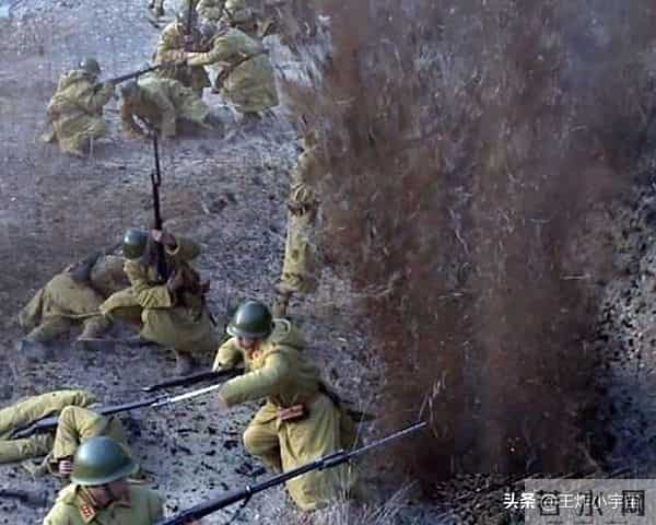 日军少将下马步行，突然脚底一滑，轰隆一声，大腿被炸出8米远