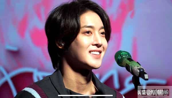 36岁金贤重官宣婚讯后首发文,美男迟暮,近照超像前老板裴勇俊