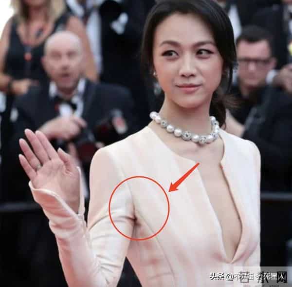 离奇走光、认错人、腋下出汗，这些女星尴尬瞬间，看得人哭笑不得