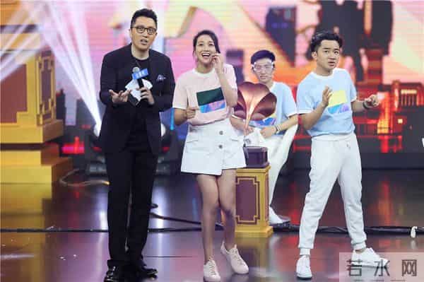 华少朱丹同台“相爱相杀”《嗨！蓝朋友》重燃“记歌词”战火