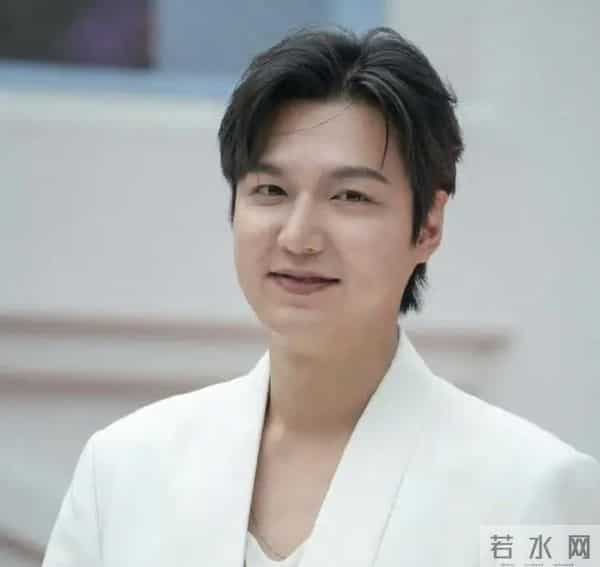 李敏镐又肿了？5年前就被吐槽发腮，离开“国民初恋”36岁仍单身