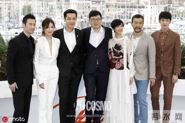 OMG - 把戛纳红毯走成田径比赛,她有真功夫