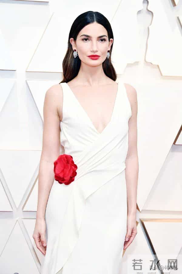 10年来,谁是奥斯卡红毯最佳造型?“大表姐”一摔抢去了所有风头