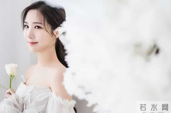 Apink前成员结婚，朴初珑、尹普美出席婚礼，郑恩地遗憾缺席婚礼