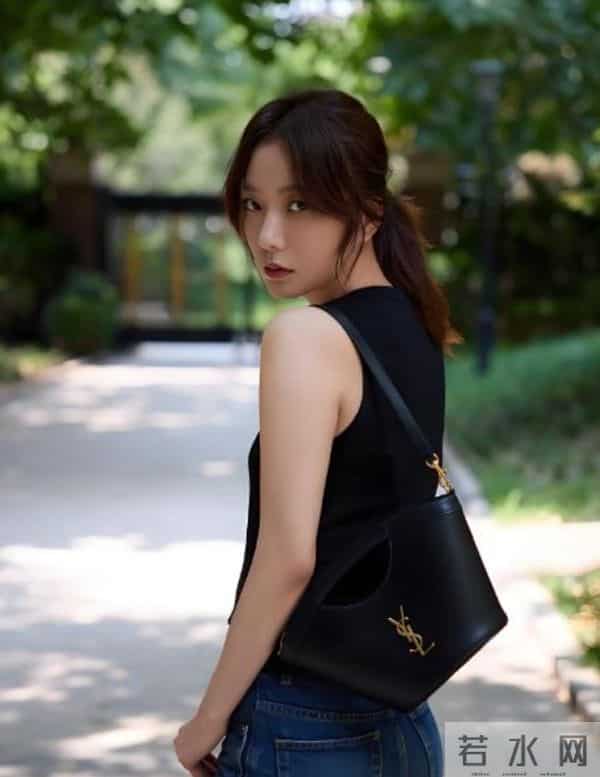 王珞丹从清纯玉女到后来几乎全裸出镜，比脱衣更狠的是撕碎标签