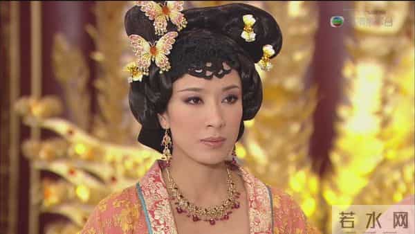 《宫心计》花絮曝光,陈豪自己补妆,杨怡戏服下的破洞牛仔裤亮了