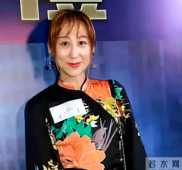 陈浩民老婆蒋丽莎近照令人认不出,对比之前差别很大,网红感十足