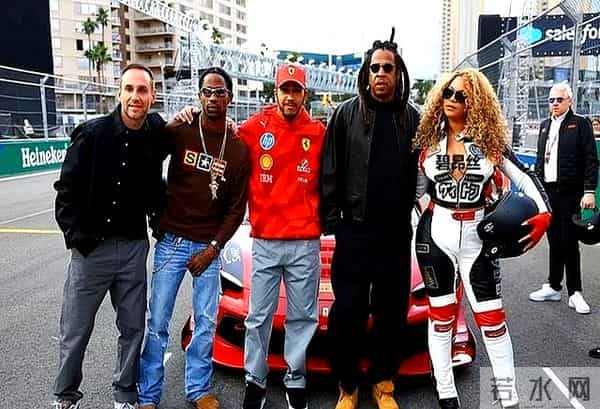 44岁碧昂丝陪F1七冠王飙车，衣着不当被网友力劝，“拉上拉链吧”