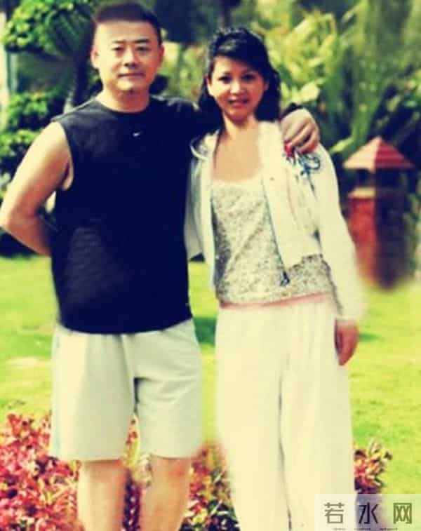 美国感染破79万!曾兴高采烈去美国的周立波黄海波凤姐现在如何了