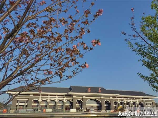 乘坐高铁看红色遵义万千景