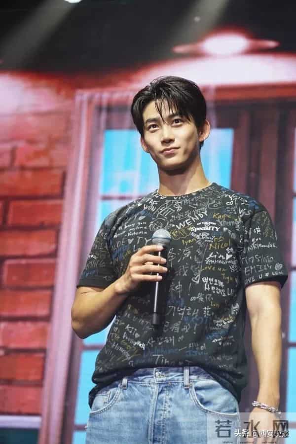 韩国男演员玉泽演官宣结婚，配偶是素人，婚礼于明年举行；曾与鬼鬼吴映洁“组CP”参加综艺《我们结婚了》