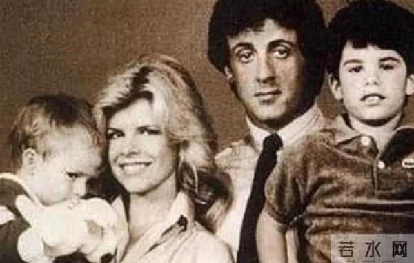 76岁史泰龙3度离婚!被指隐瞒财产,手臂上妻子头像纹身已换成狗