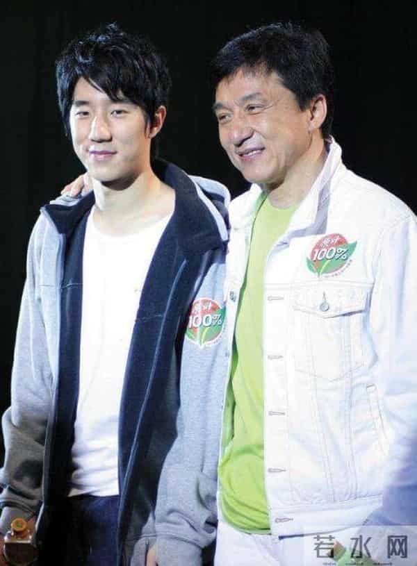 吴亦凡狱中生活后续,母亲找过成龙求救,生父尝试引渡无果